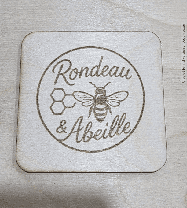 Petit support en bois pour verre ou tasse